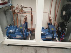 步入式老化試驗室運行時壓縮機發(fā)燙是正常的嗎？